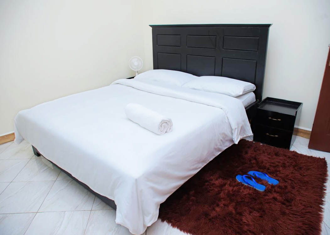 Accommodation Services Kampala Uganda. Furnished Apartments Uganda. Airbnb Apartment for Rent Najjera Uganda. Short Stay And Longer Stay Airbnb Services, Airbnb Apartment Vacation Rentals. Jay Home Furnished Apartment Najjera, Kampala Uganda. Airbnb Accommodation Services, 1 Bedroom Apartment, Unlimited WiFi, Dstv, Fridge, Microwave, Gas Cooker, Cutlery And Dinner Plates, Smart Tv, Heater For Hot Bath, Cleaning Services, Home Security 24/7. Ugabox.com